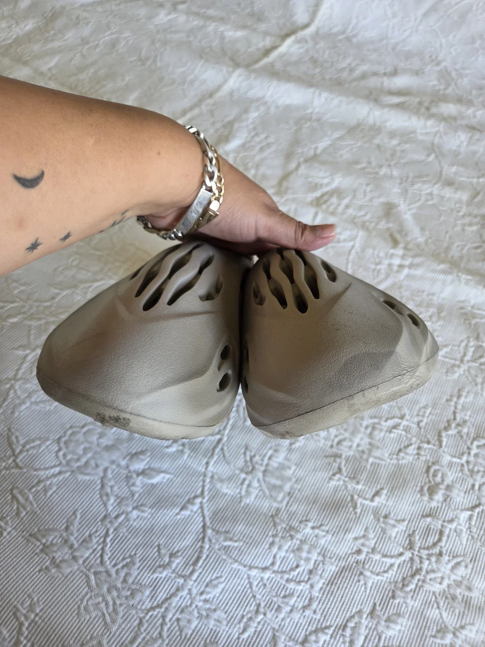 adidas yeezy tan